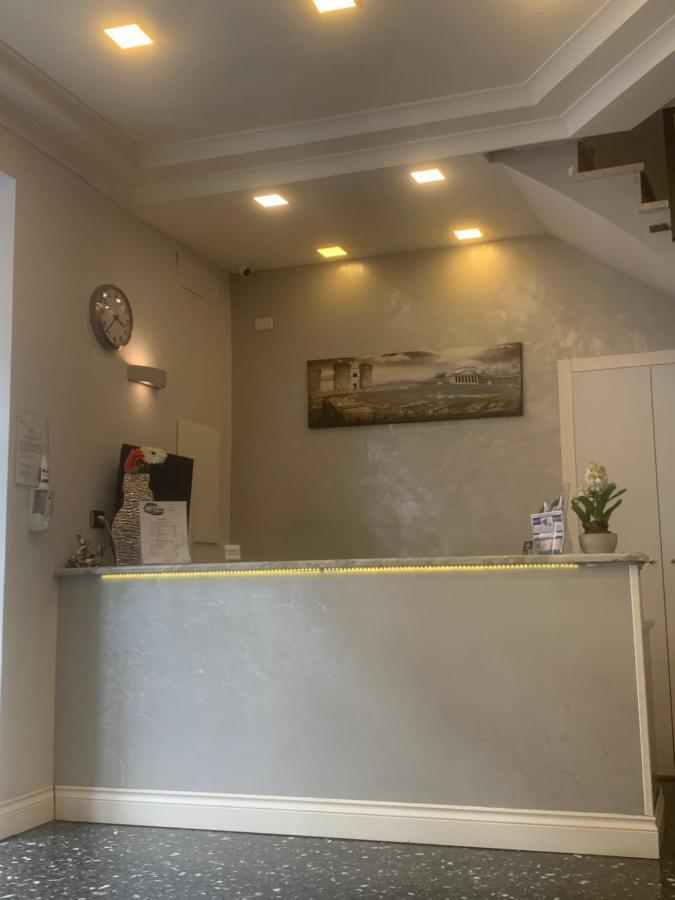 נאפולי Hotel Poerio מראה חיצוני תמונה