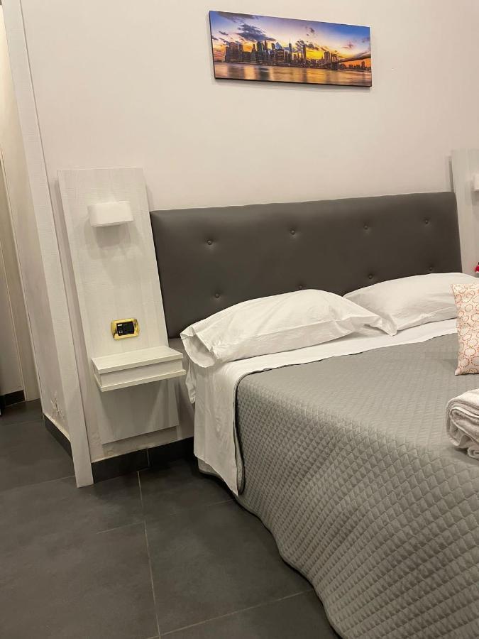נאפולי Hotel Poerio מראה חיצוני תמונה