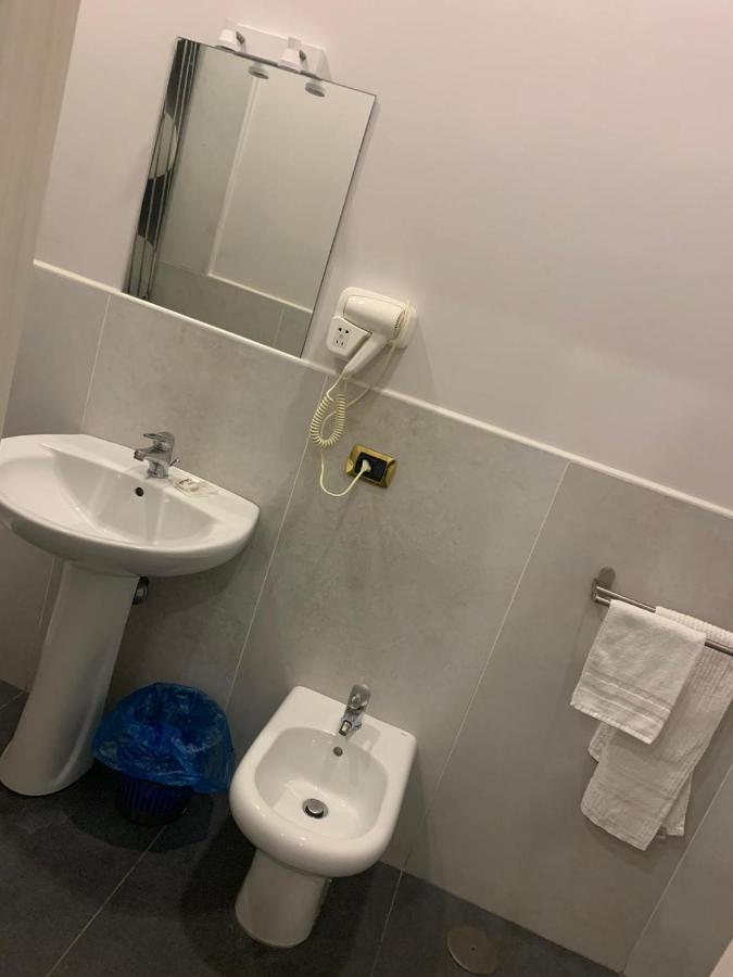 נאפולי Hotel Poerio מראה חיצוני תמונה