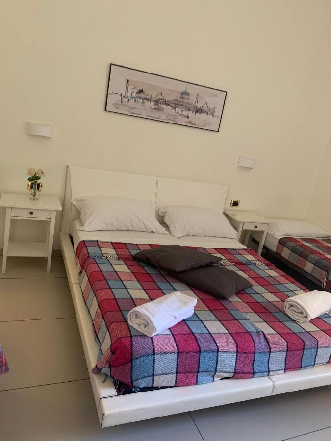 נאפולי Hotel Poerio מראה חיצוני תמונה