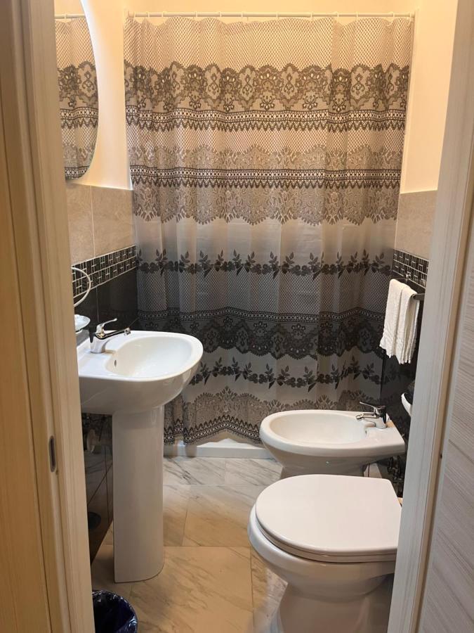 נאפולי Hotel Poerio מראה חיצוני תמונה