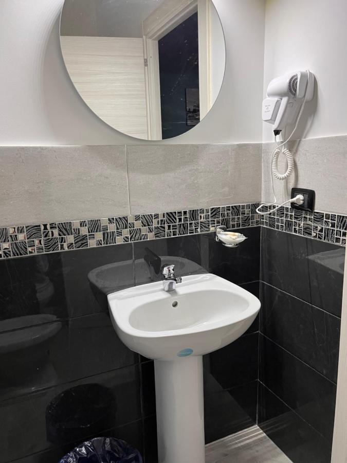 נאפולי Hotel Poerio מראה חיצוני תמונה
