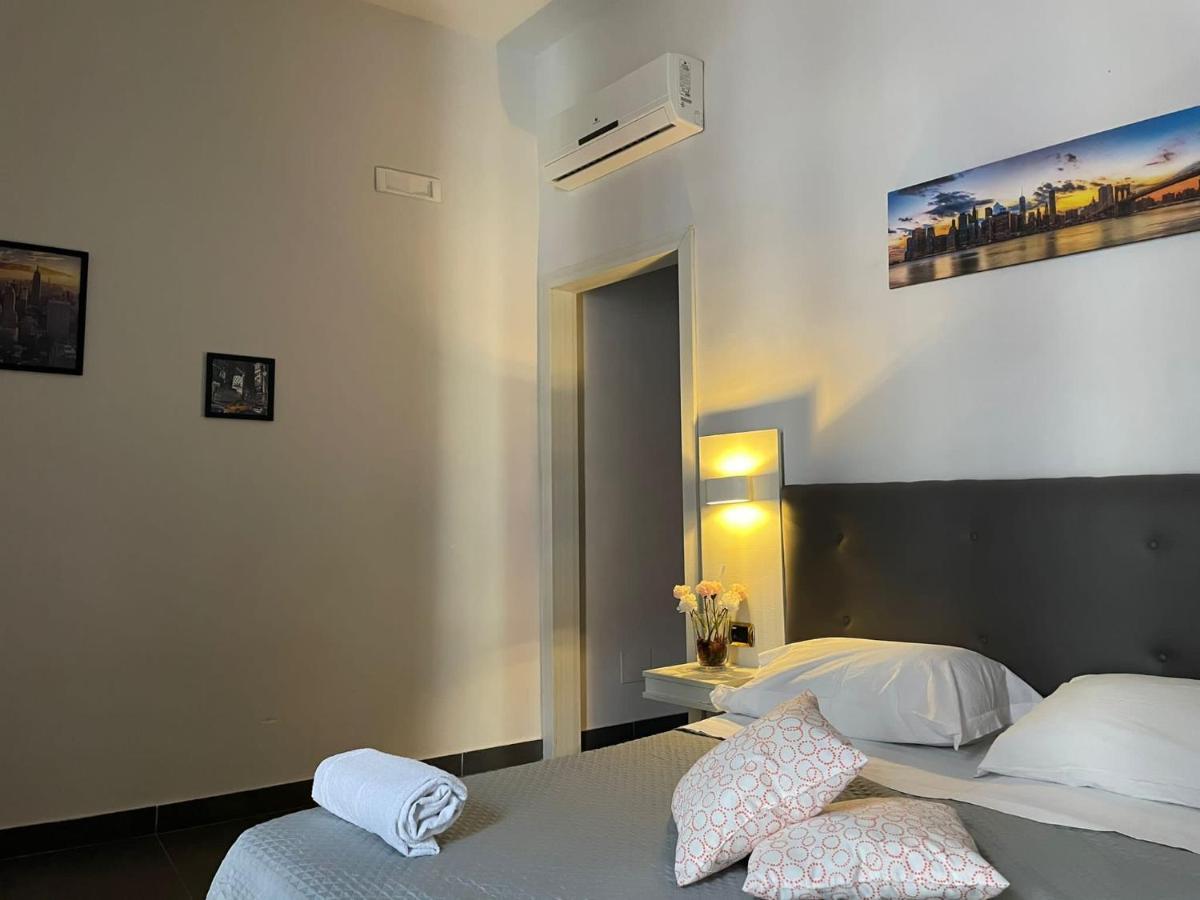 נאפולי Hotel Poerio מראה חיצוני תמונה