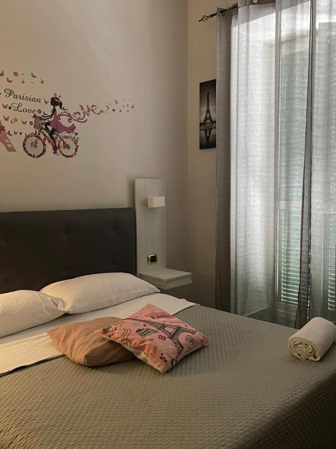 נאפולי Hotel Poerio מראה חיצוני תמונה