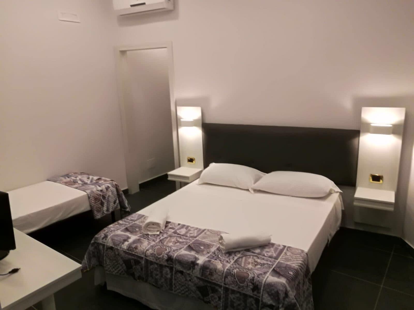נאפולי Hotel Poerio מראה חיצוני תמונה