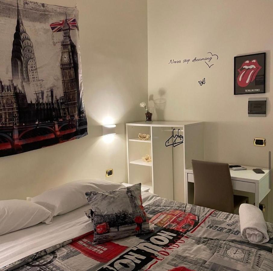 נאפולי Hotel Poerio מראה חיצוני תמונה
